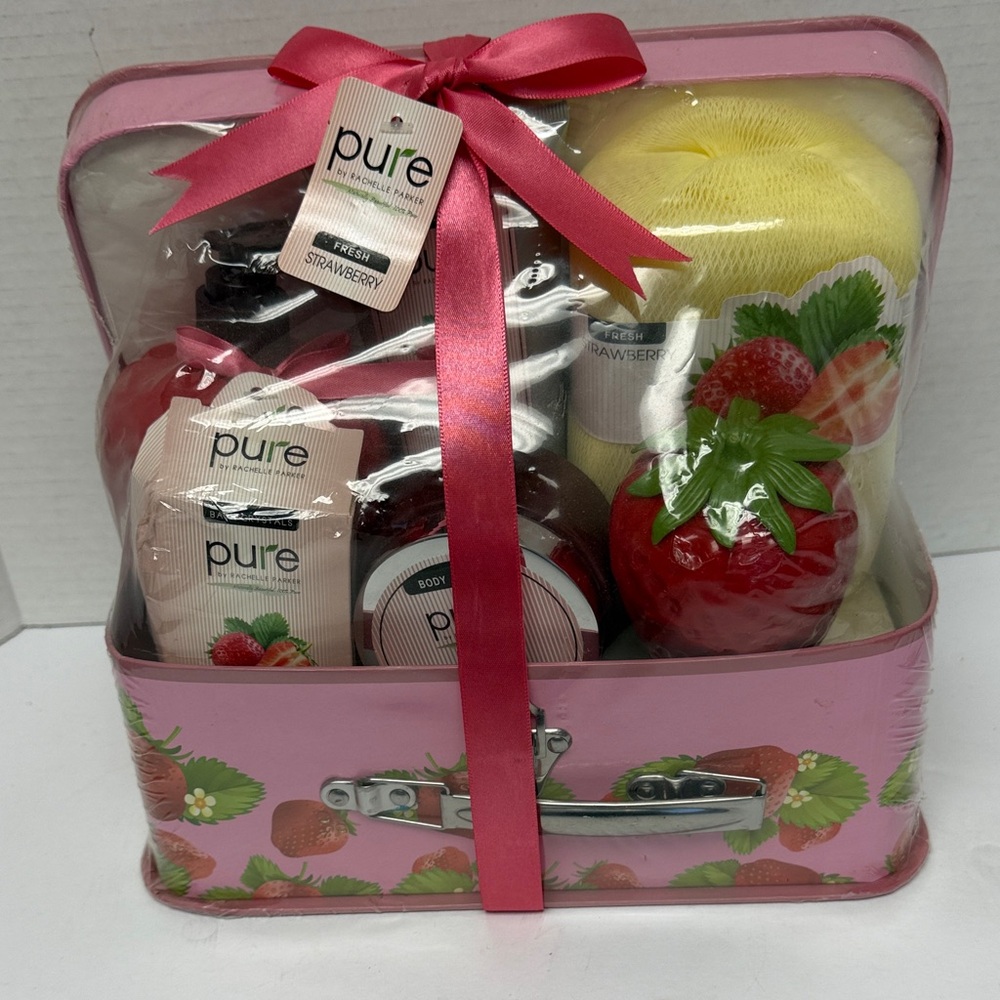 Pure by Rachelle Parker  Strawberry Bath & Body Gift Set
